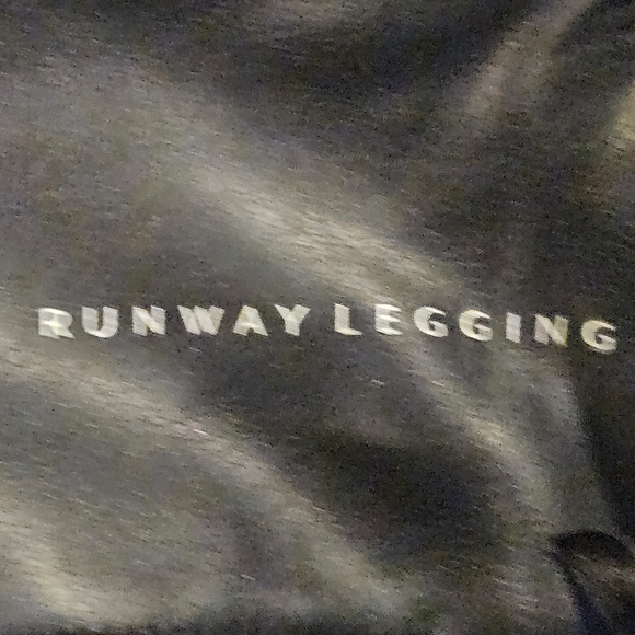 WHBM SZ 8 Black Faux Leather Matrix Bodycon Pull On Skinny Ankle Runway Legging - Picture 5 of 13